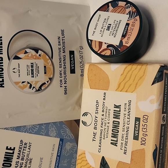 The Body Shop - Gift Set With Bag - 8 Items NWT - Picture 6 of 6